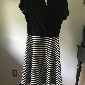 Gilli Gary Dress - size small